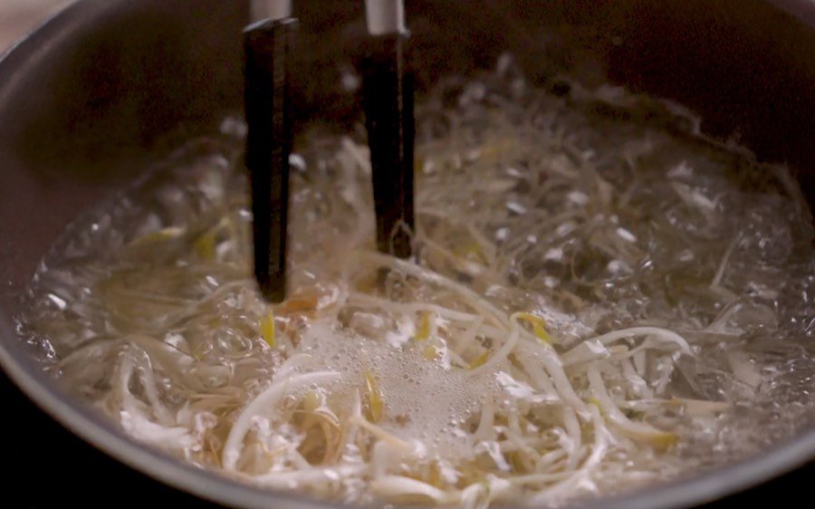燒肉豆芽沙拉完成圖